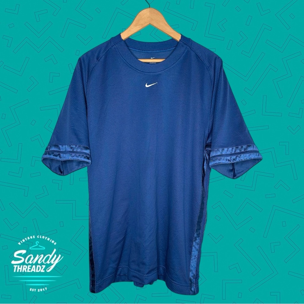 Nike center swoosh shirt - Picture 3 of 7